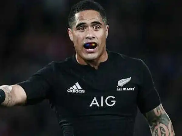International Rugby player apologizes for having s*x with another woman in airport bathroom